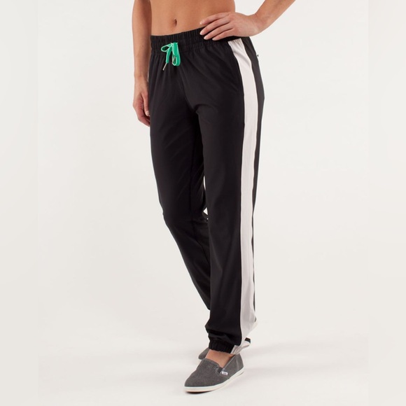 BNWOT Lululemon Work It Out Track Pant
Black / Dune / Fresh Teal. 
Size 8. - Picture 5 of 9
